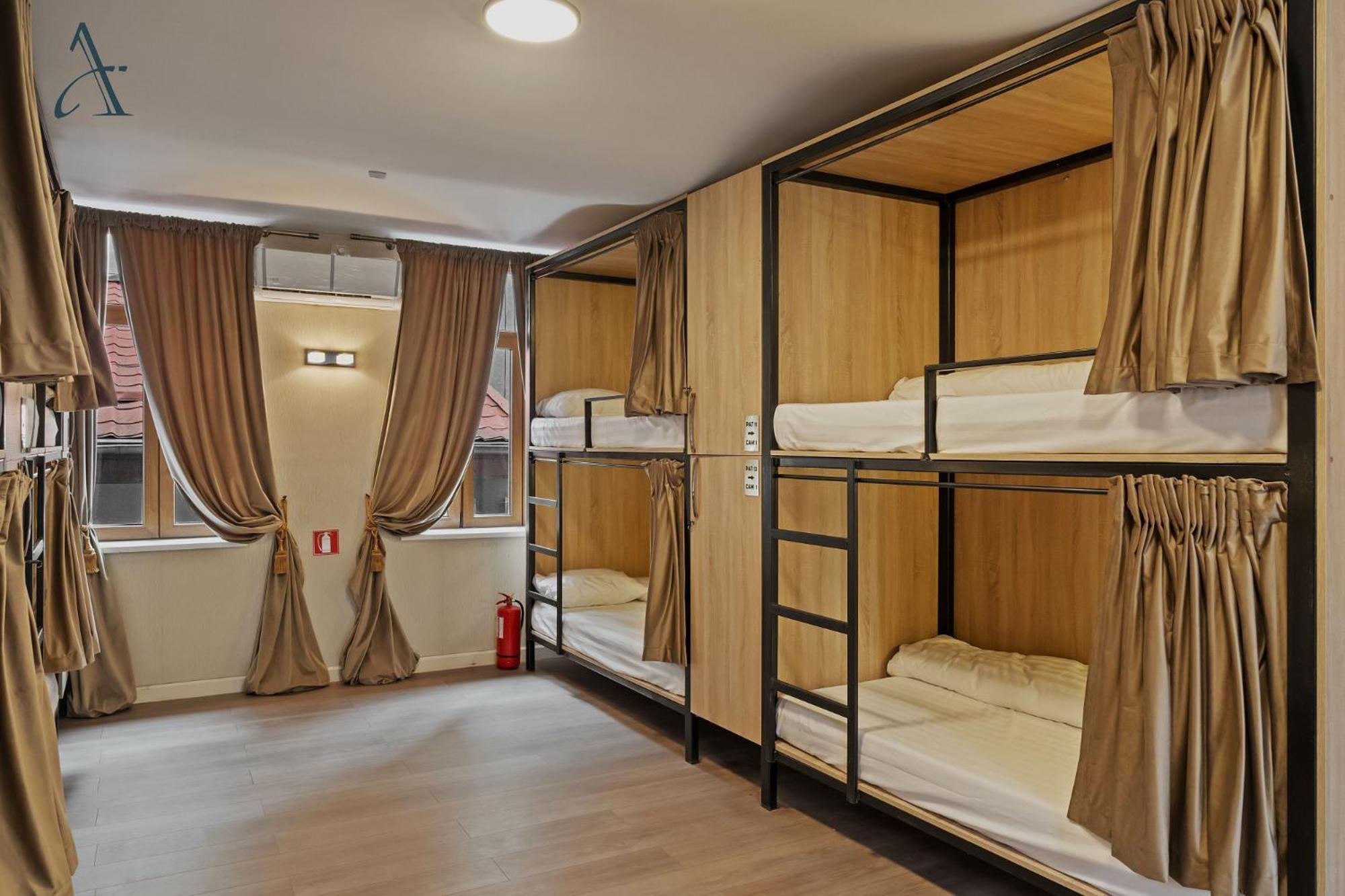 Ramana Garden Hostel - Self-Service Accommodation Bucureşti Ngoại thất bức ảnh