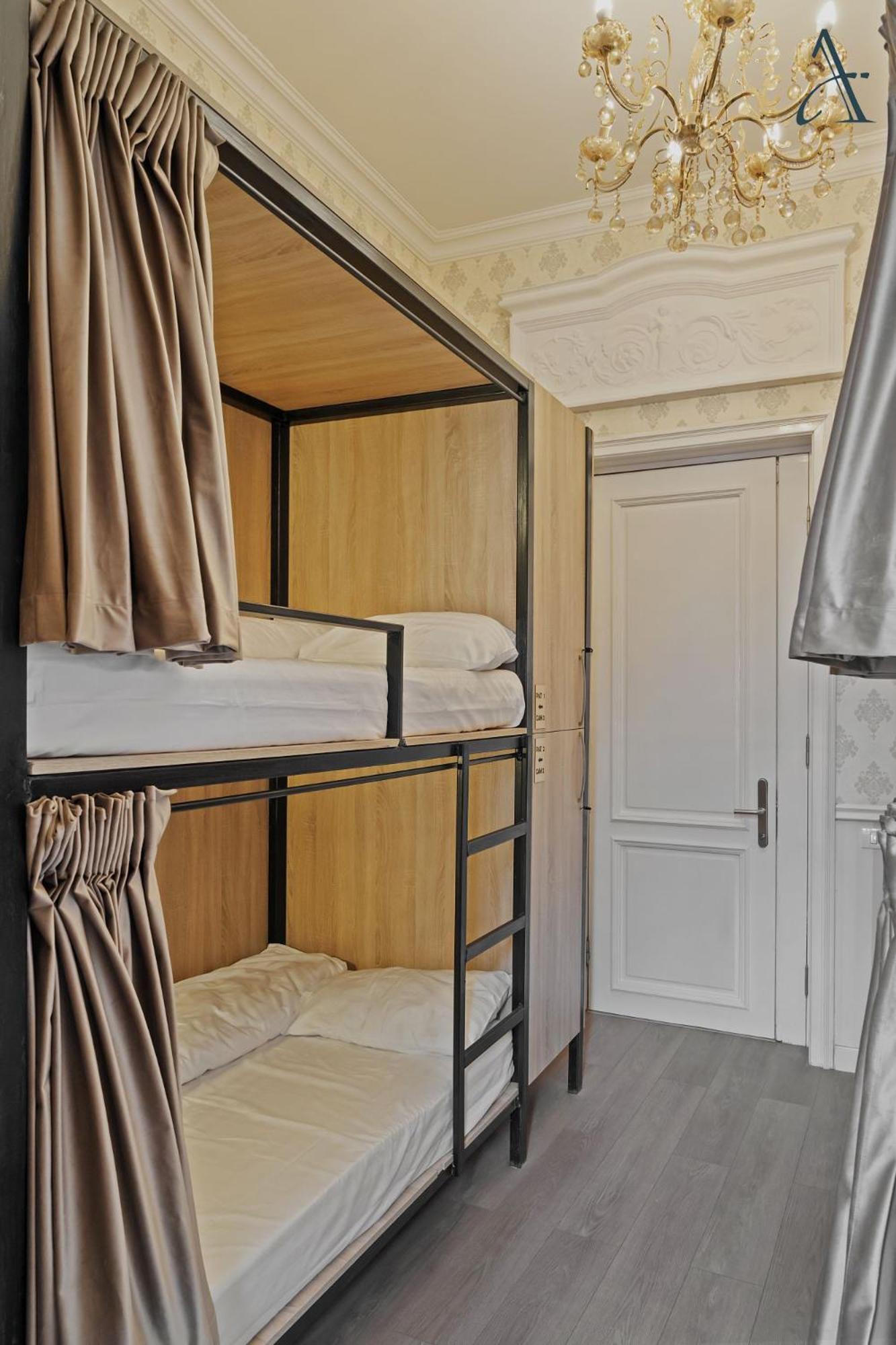 Ramana Garden Hostel - Self-Service Accommodation Bucureşti Ngoại thất bức ảnh