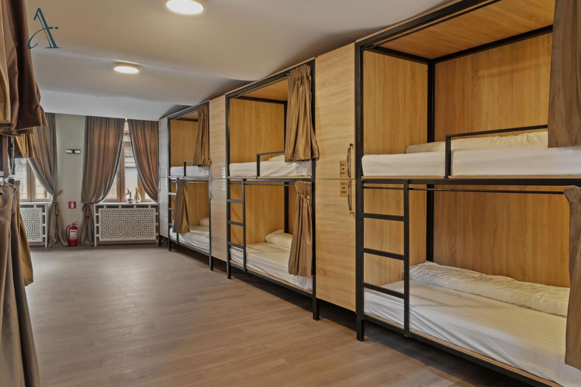 Ramana Garden Hostel - Self-Service Accommodation Bucureşti Ngoại thất bức ảnh