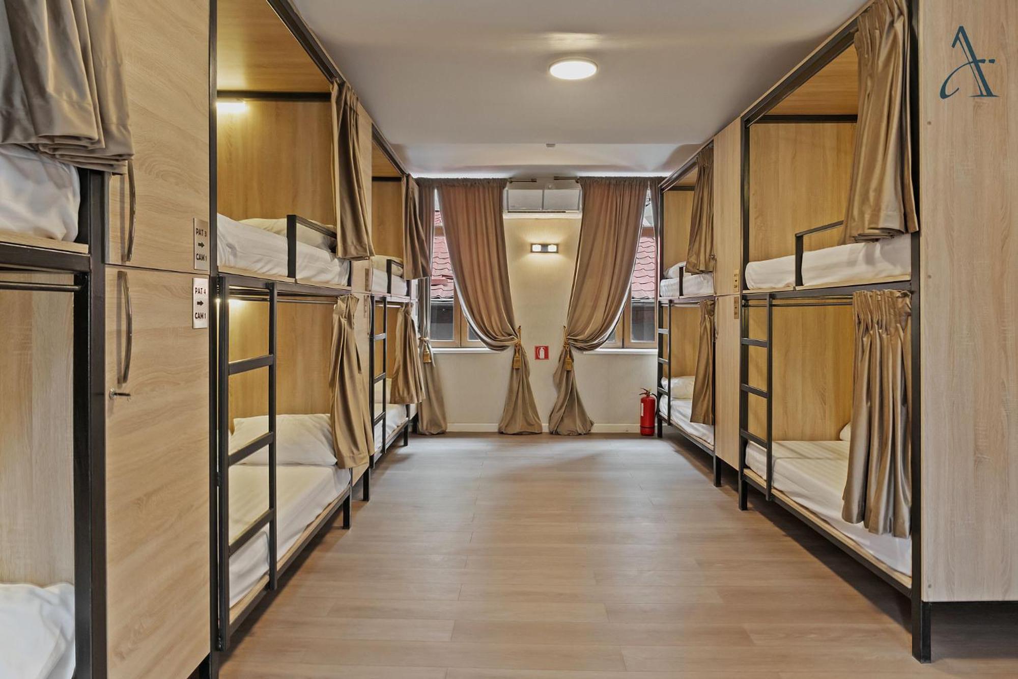 Ramana Garden Hostel - Self-Service Accommodation Bucureşti Ngoại thất bức ảnh